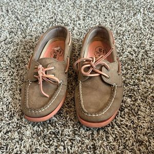 Sperry top sider size 7. Khaki and peach